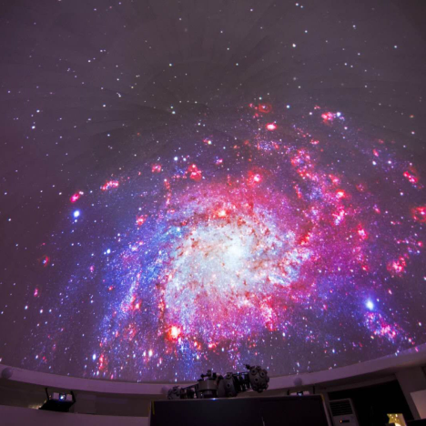 Sistema de Proyección Fulldome Multi-canal